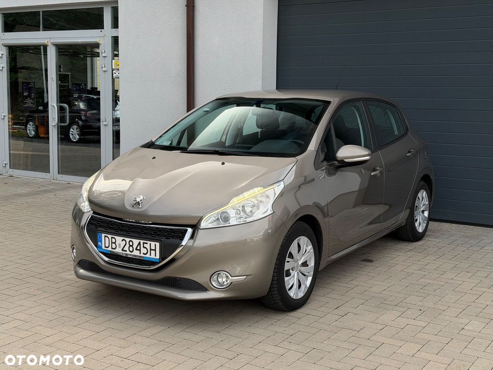 Peugeot 208 - 1