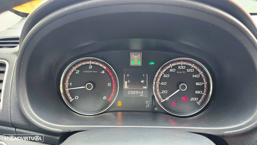 Mitsubishi L200 2.4 DI-D CD Intense Sportbox Strakar 4WD — fotografia 3