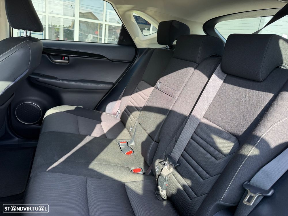 Lexus NX 300h Executive Plus - 16