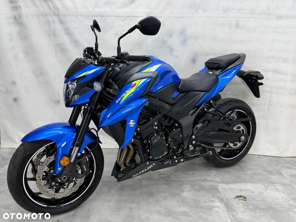 Suzuki GSX - 27