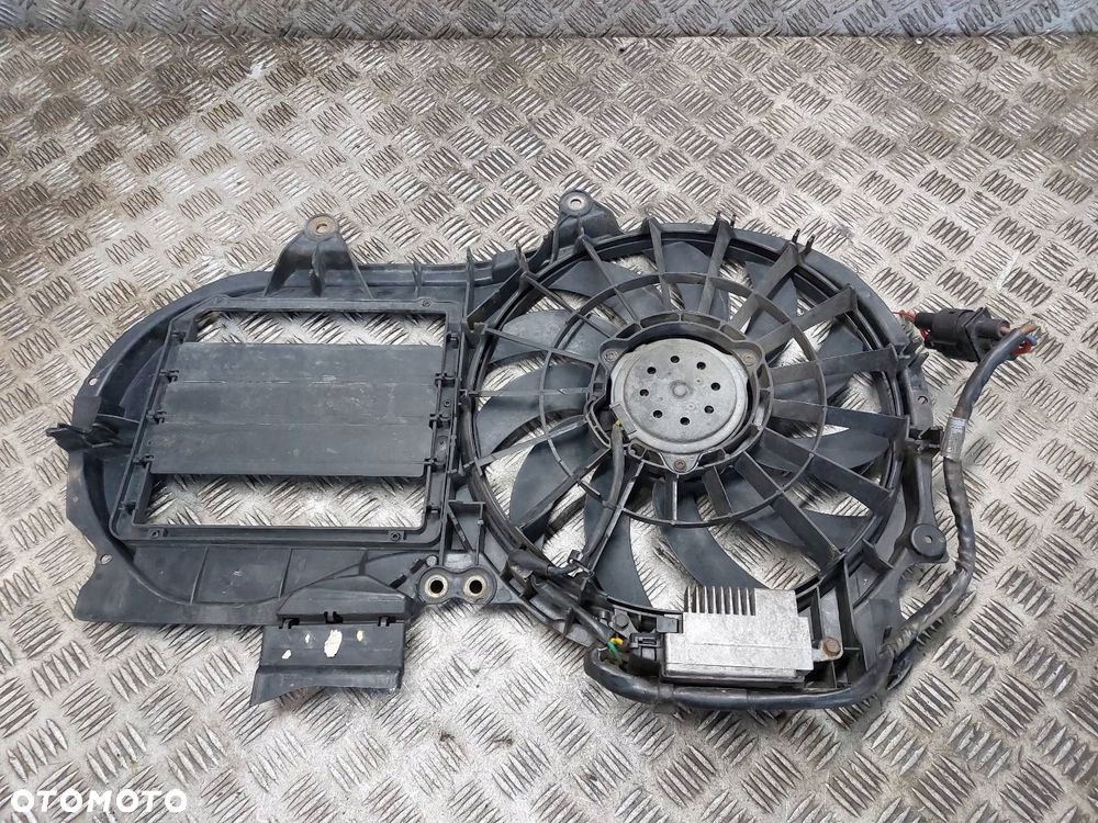 WENTYLATOR CHŁODNICY + MODUŁ AUDI A4 B6 2.0 20V ALT 8E0121205 870681F - 2
