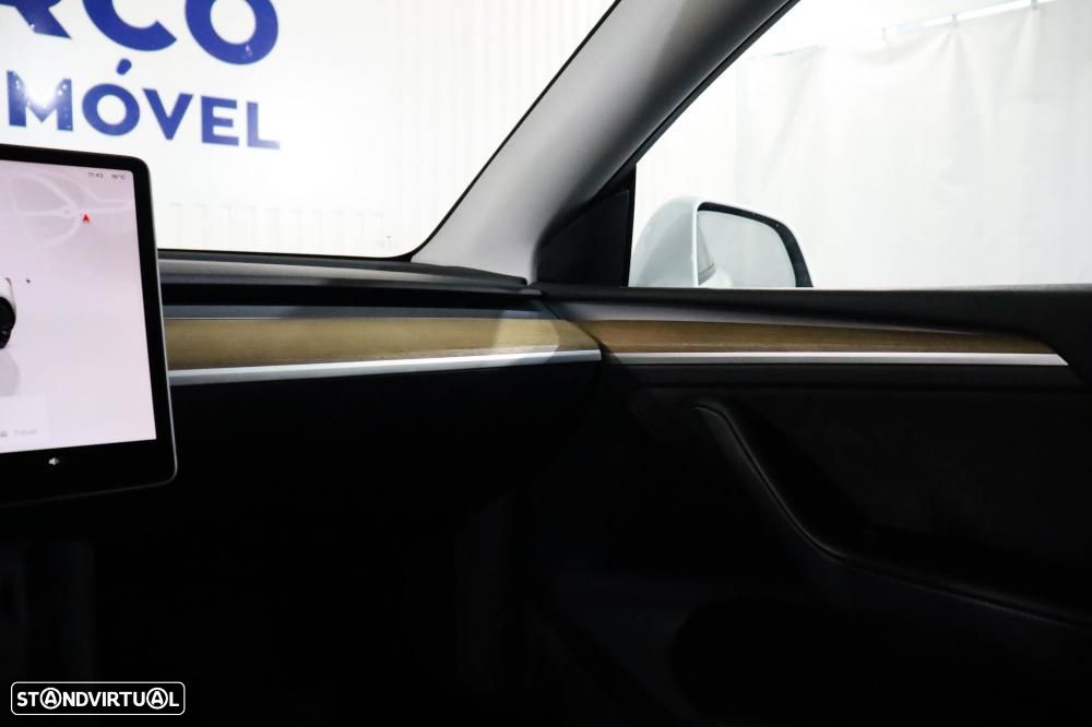 Tesla Model Y Performance Dual Motor AWD - 17