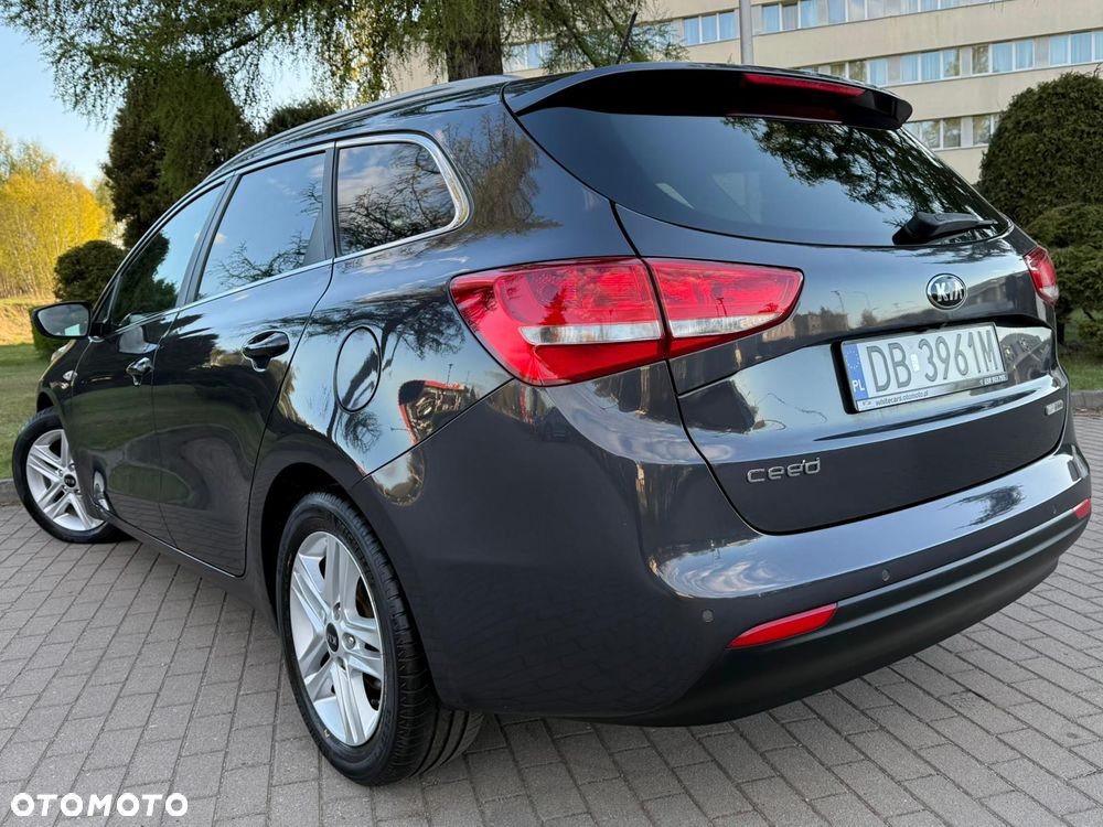 Kia Ceed 1.6 GDI Dream Team Edition - 4