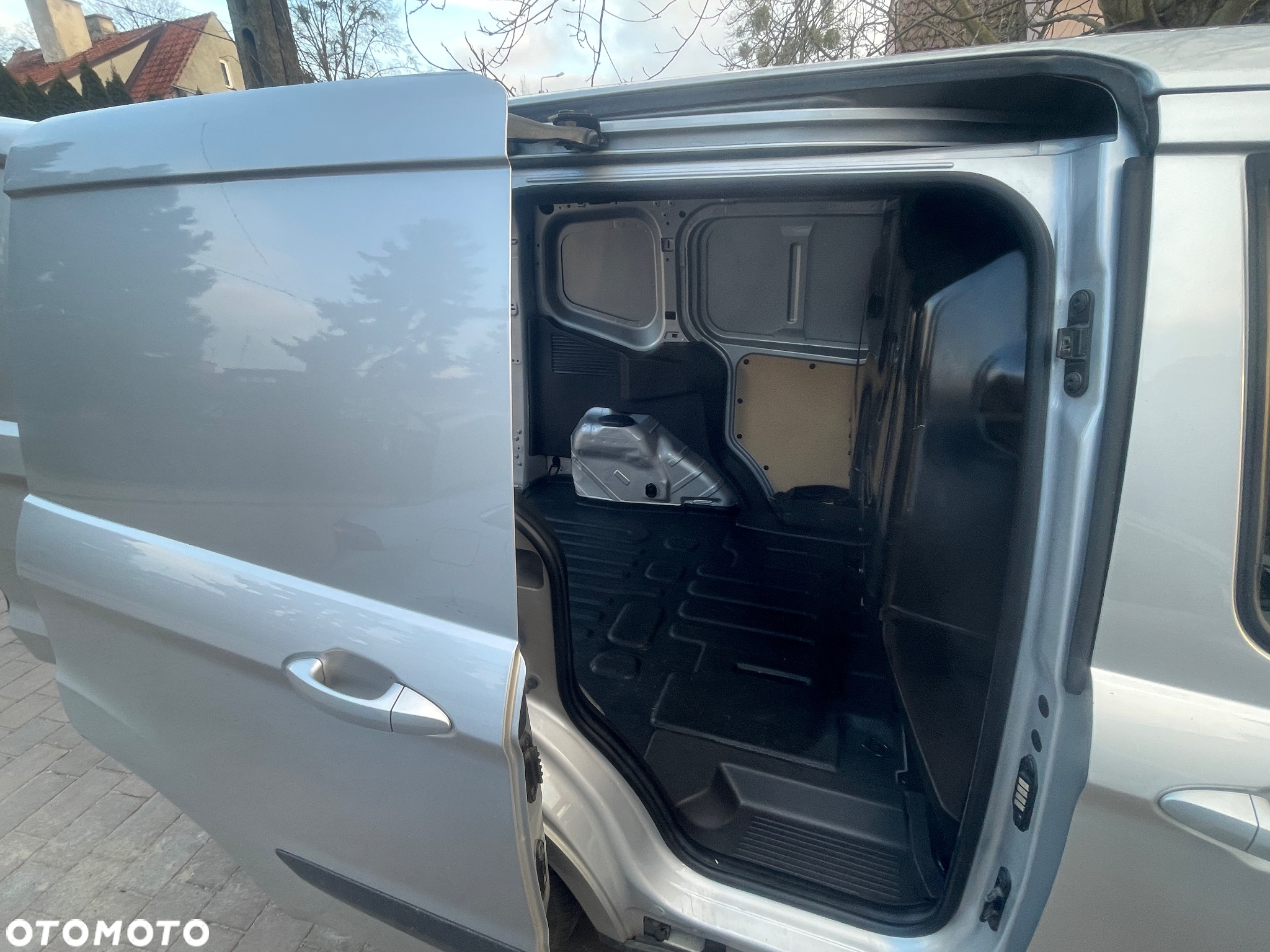 Ford Transit Courier - 10