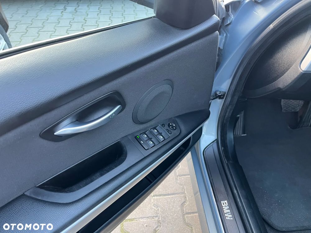 BMW Seria 3 325i - 14
