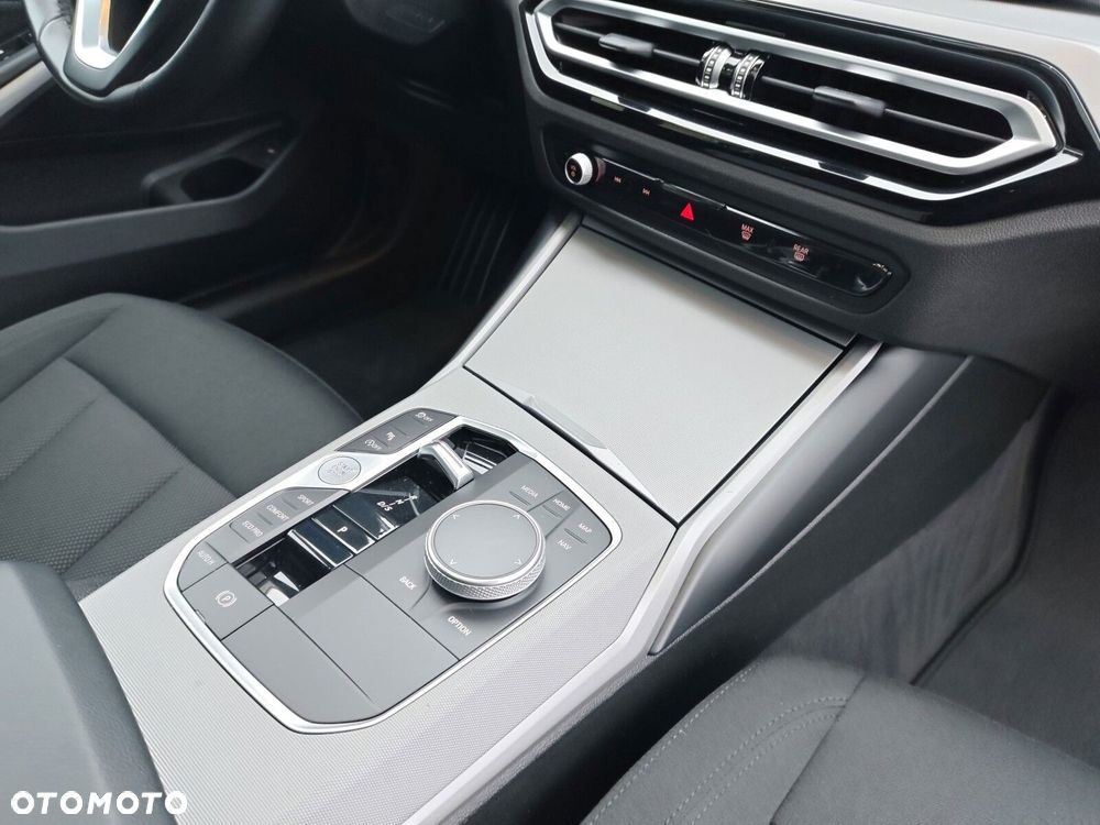 BMW Seria 3 318i - 25
