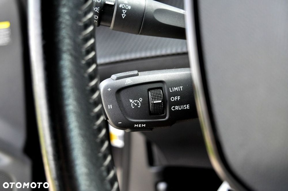 Peugeot 2008 1.2 PureTech Allure Pack S&S - 24