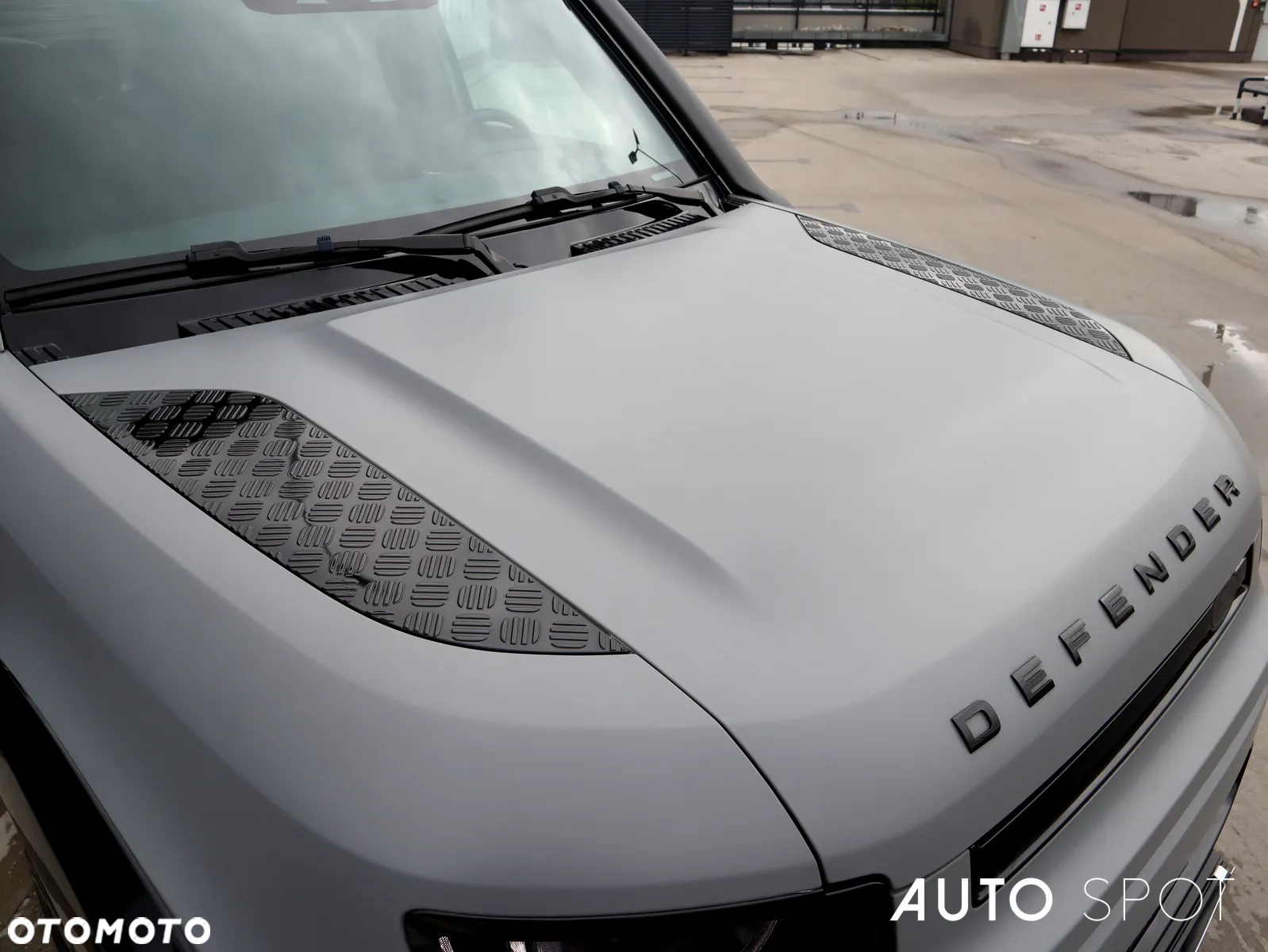 Land Rover Defender - 13