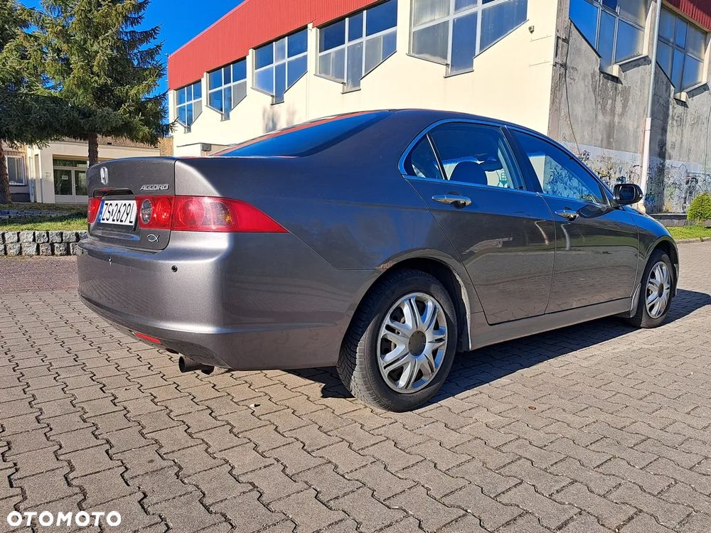 Honda Accord 2.0 Sport - 11