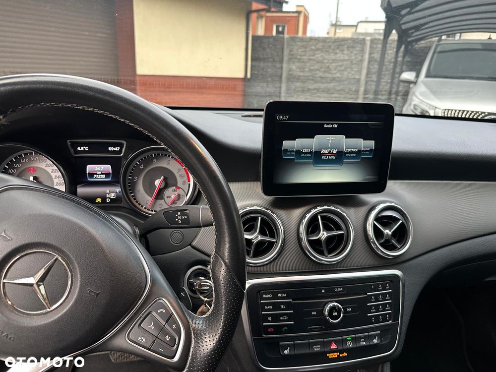 Mercedes-Benz GLA - 8