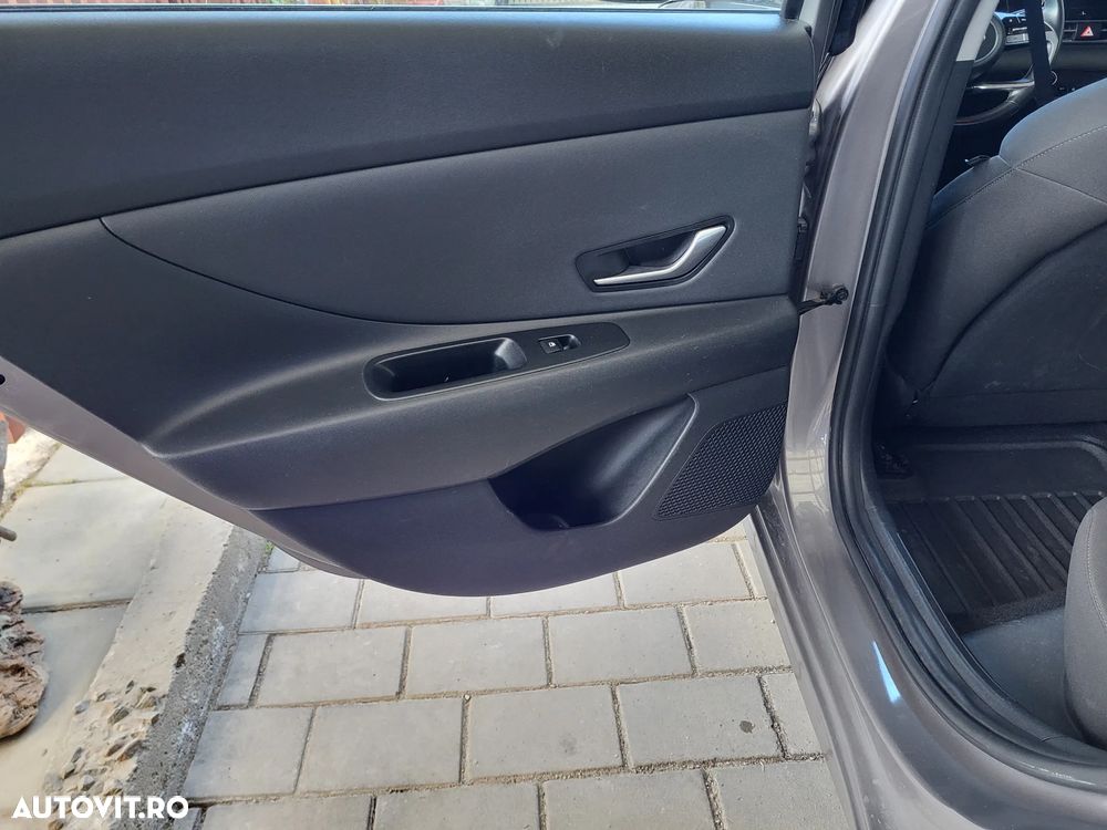 Hyundai Elantra 1.6 l 123 CP CVT Highway - 21