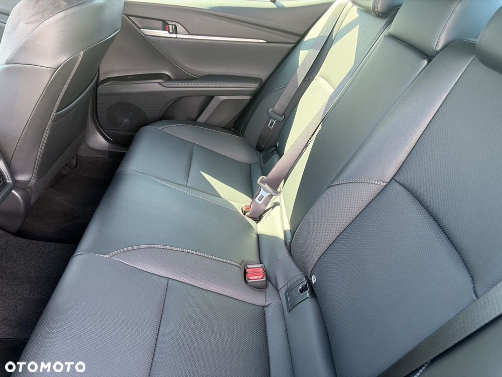 Toyota Camry - 16