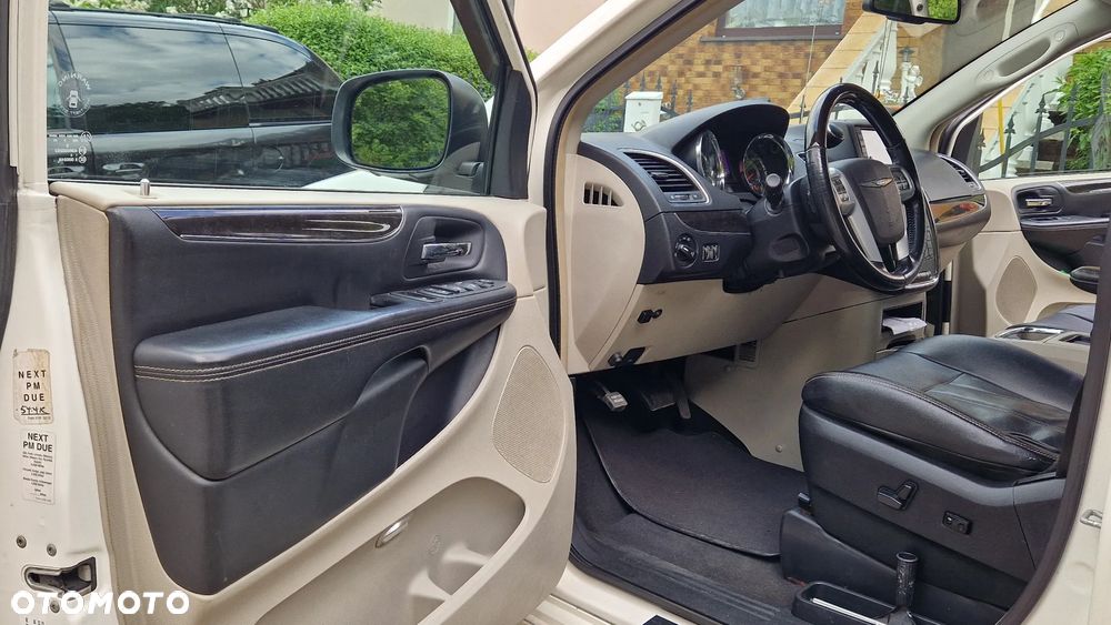 Chrysler Town & Country 3.6 Touring - 12