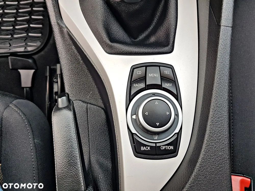 BMW X1 sDrive18d xLine - 25