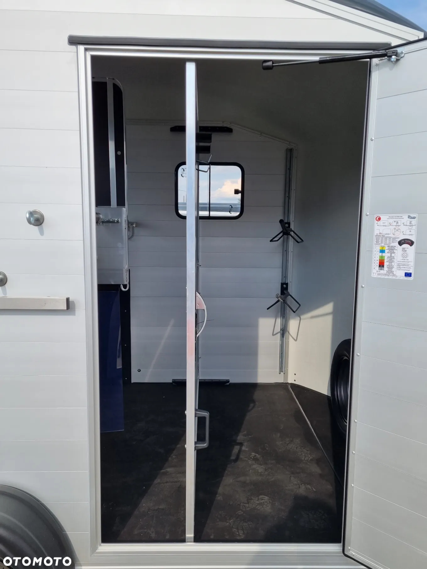 Cheval Liberte Multimax przyczepa na dwa konie | duża siodlarnia | drzwi boczne | 2600 kg DMC | 380×181 cm  |  ALUMINIOWA | Debon | dostawa | mocna i solidna | - 26