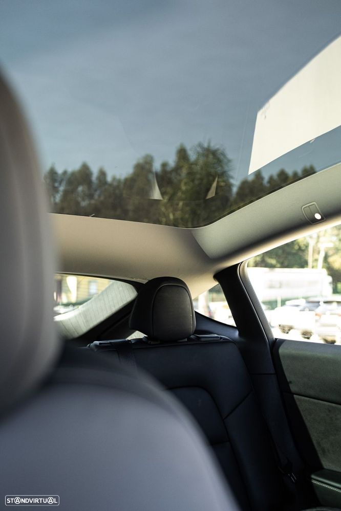 Tesla Model Y Standard RWD - 19
