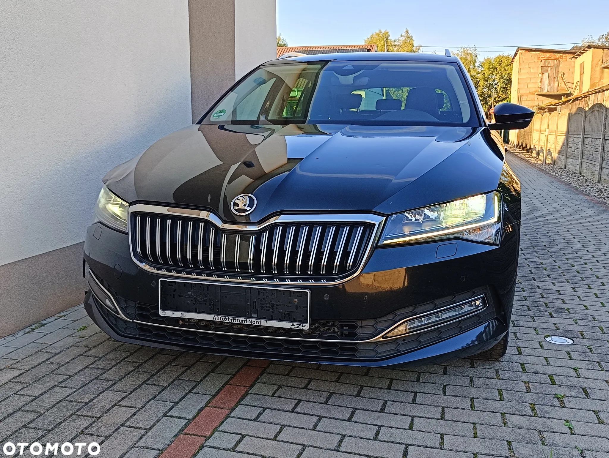 Skoda Superb Combi 2.0 TDI DSG Ambition - 2