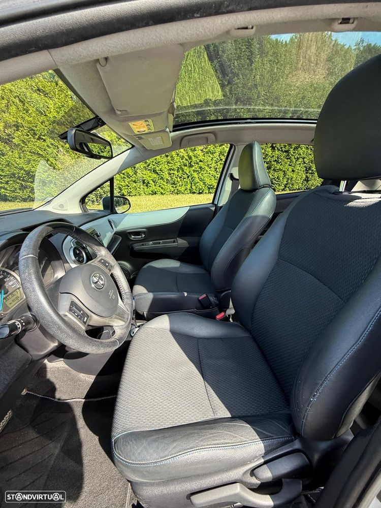 Toyota Yaris 1.5 HSD Comfort+P.Style - 4