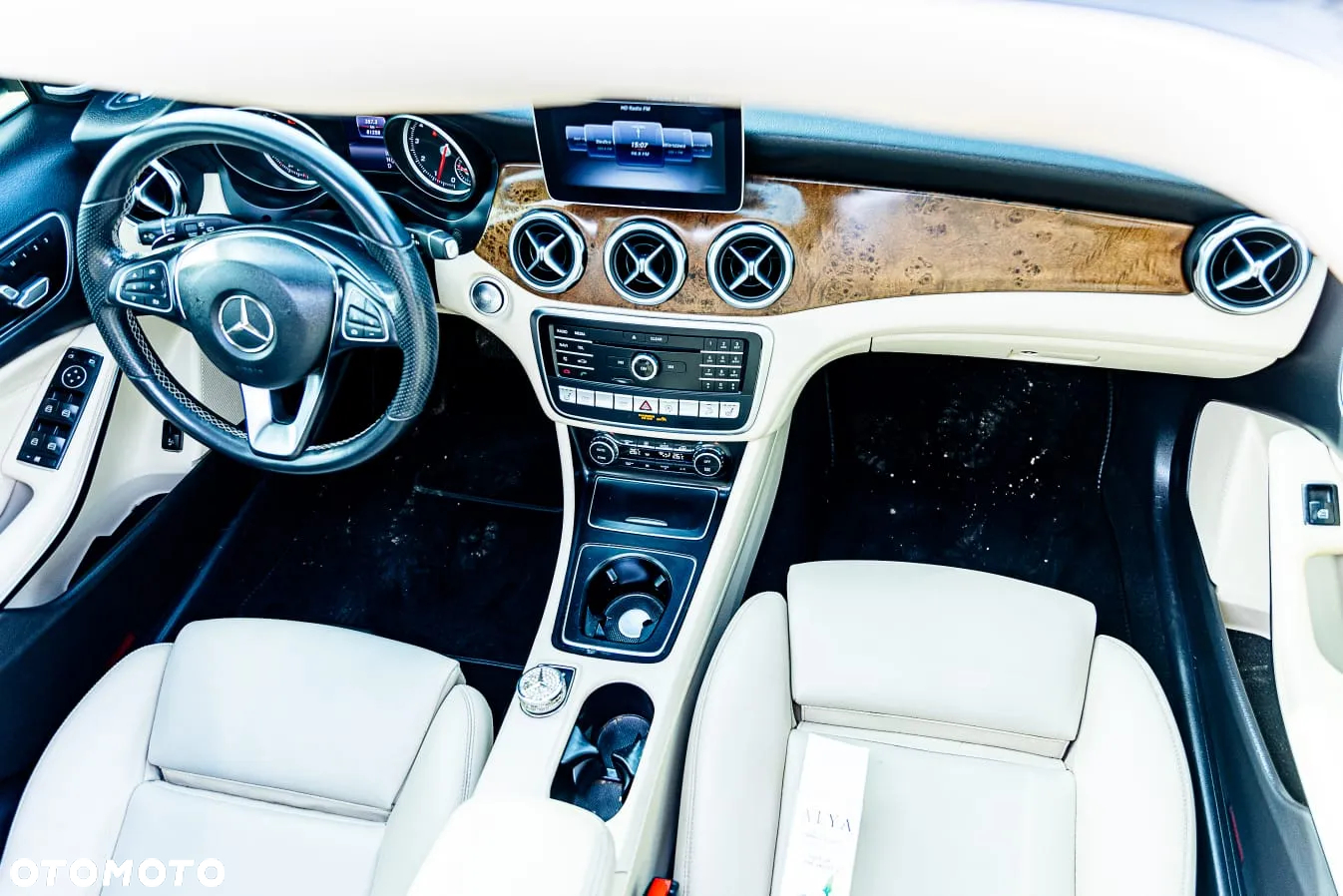 Mercedes-Benz GLA 250 4-Matic Urban - 27