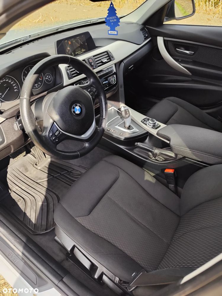 BMW Seria 3 318d - 15