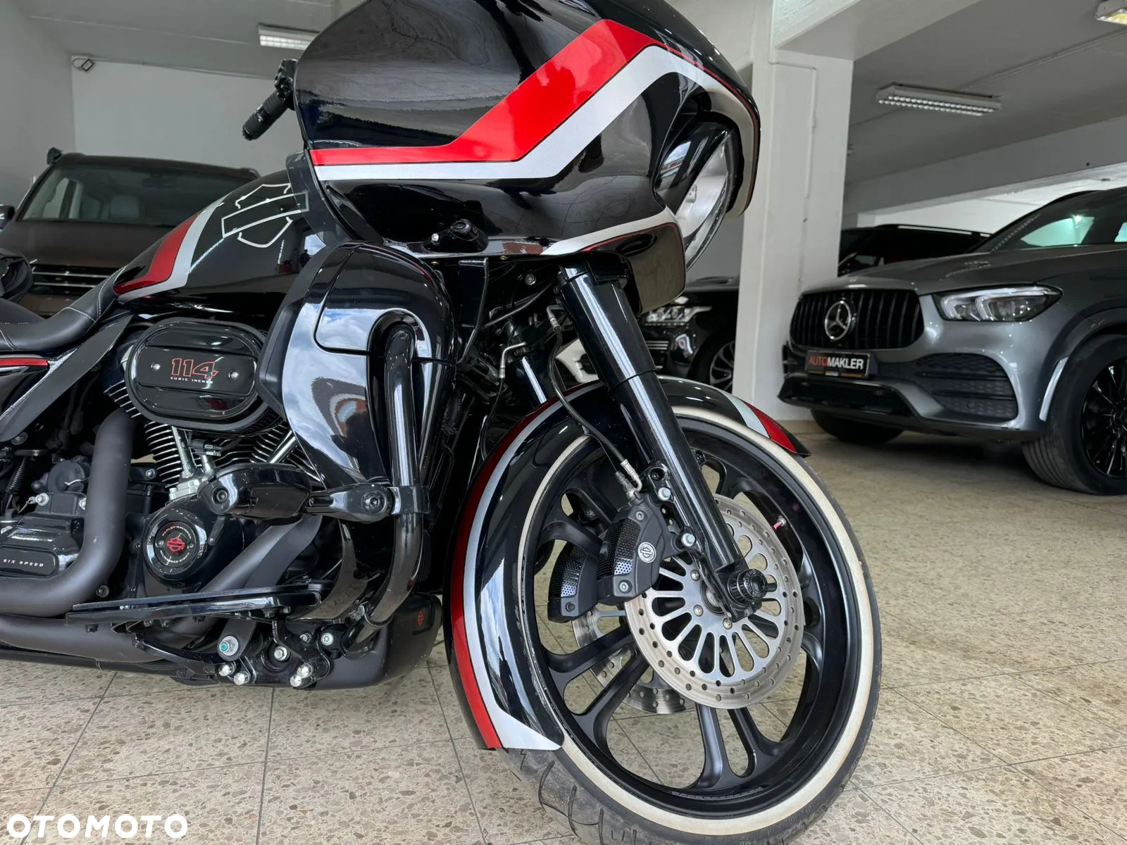 Harley-Davidson Touring Road Glide - 2