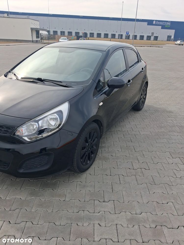 Kia Rio 1.2 L - 8
