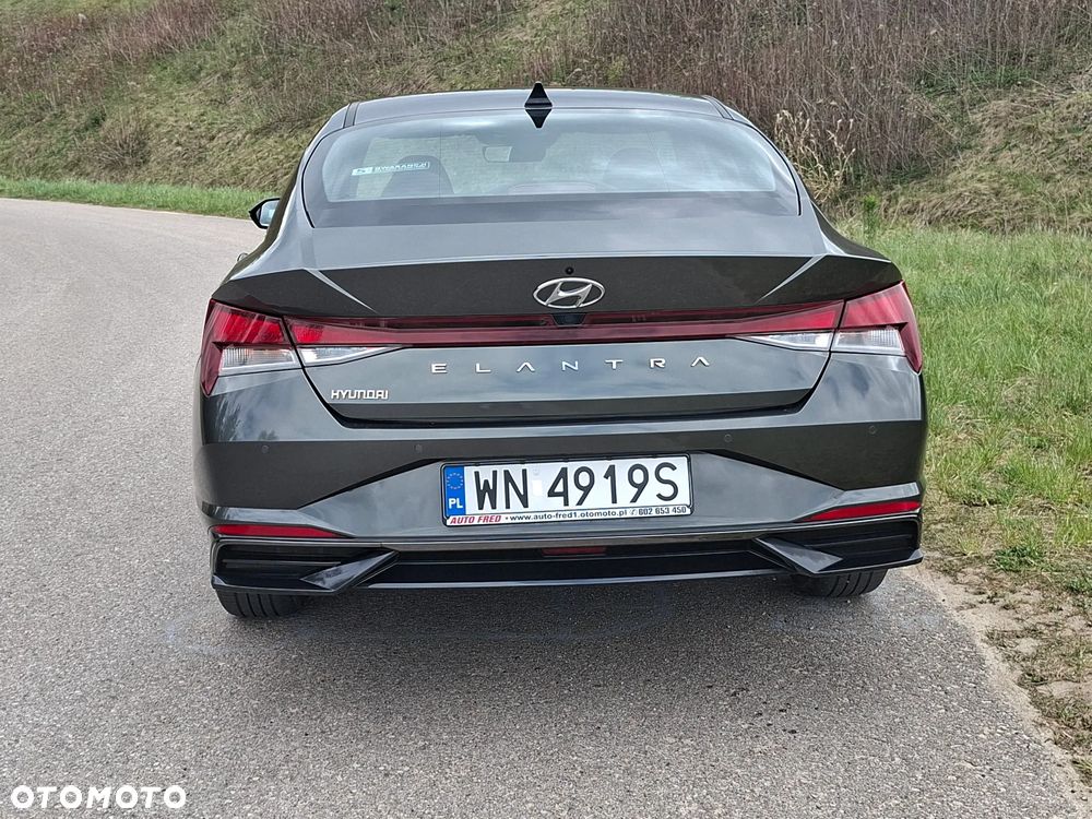 Hyundai Elantra 1.6 Smart CVT - 18
