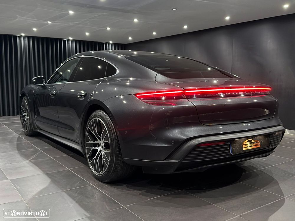 Porsche Taycan 4 - 6