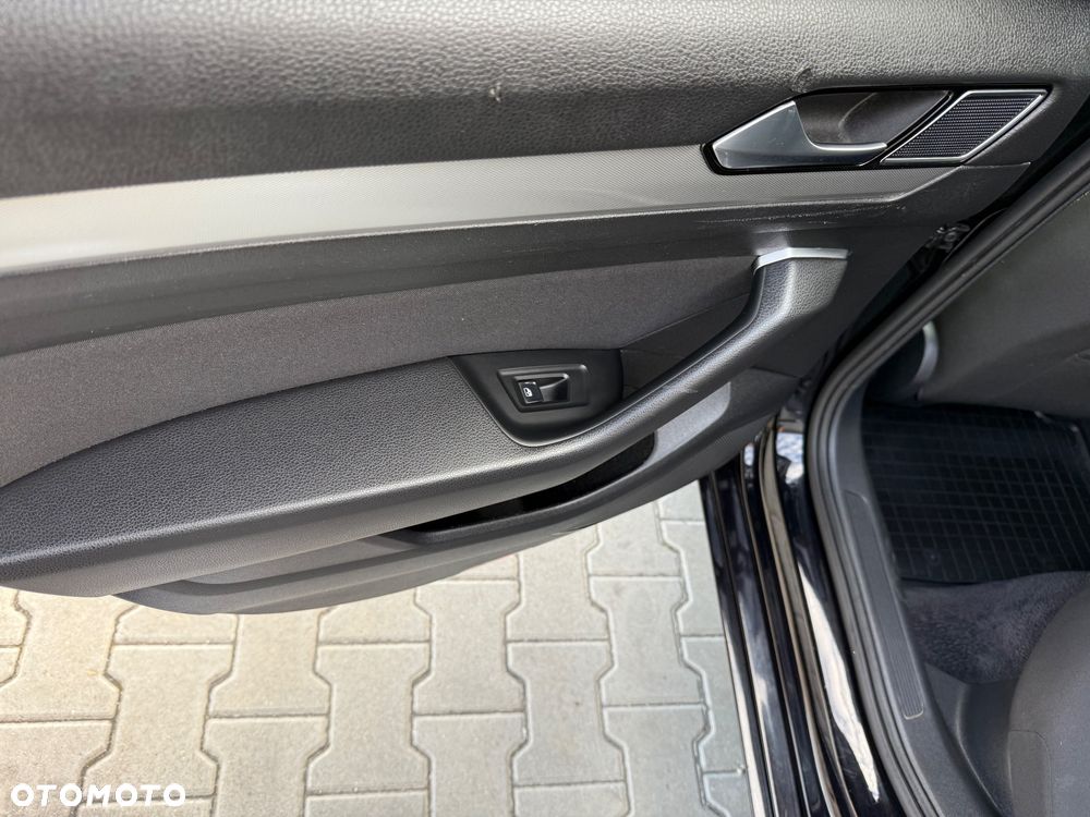 Volkswagen Passat 2.0 TDI SCR Comfortline - 18
