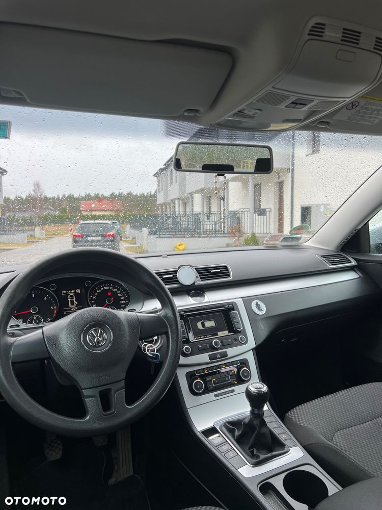 Volkswagen Passat 1.6 TDI Comfortline - 9