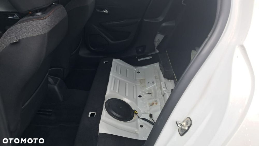 Peugeot 208 - 21