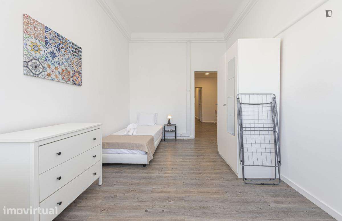 Quarto - localizado em Alameda Lisbon - Grande imagem: 2/17