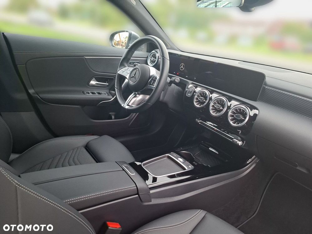 Mercedes-Benz CLA 200 d Progressive 8G-DCT - 14