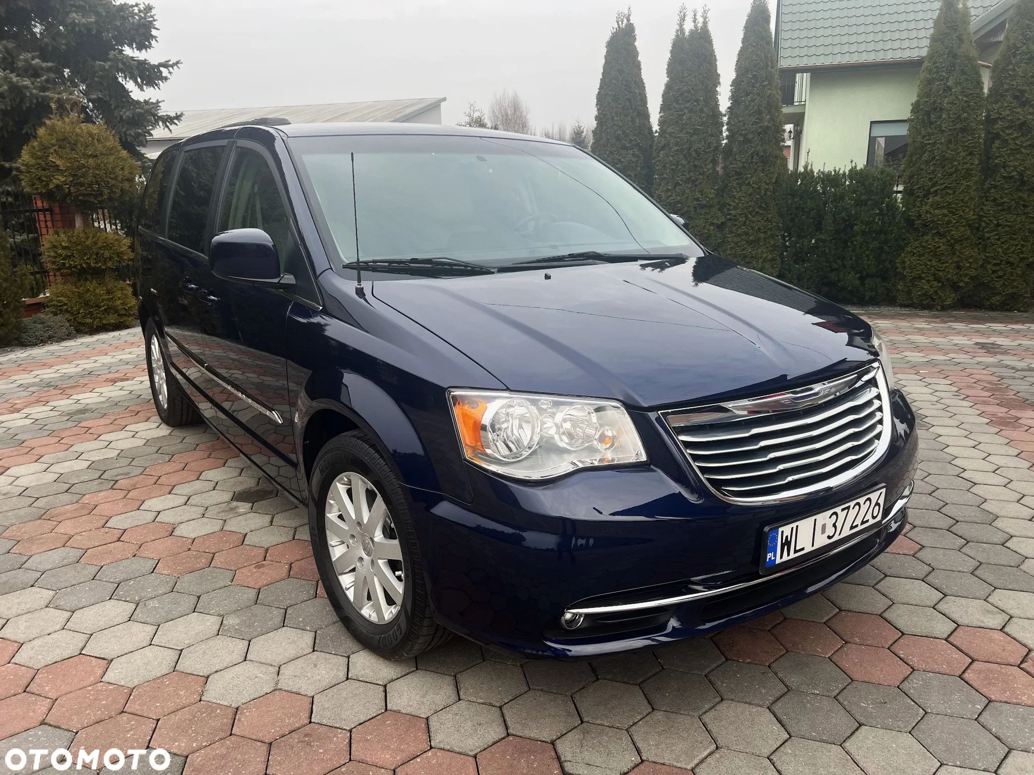 Chrysler Town & Country - 1