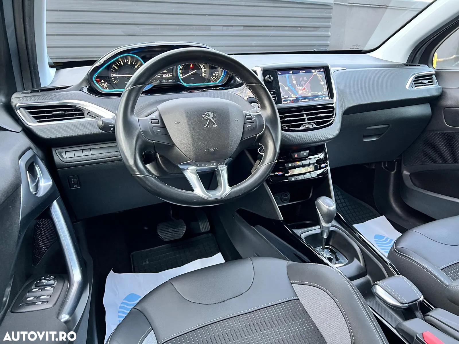 Peugeot 2008 1.2 PureTech EAT8 STT GT Pack - 20