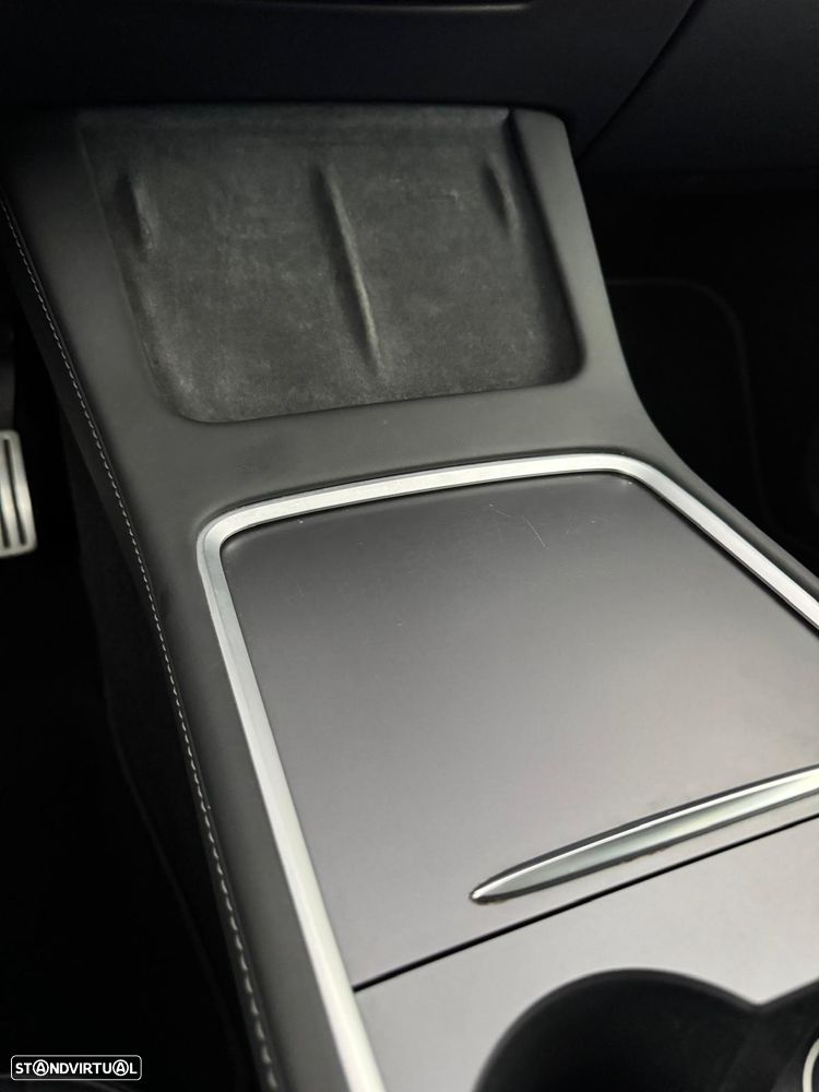 Tesla Model Y Performance Tração Integral - 23
