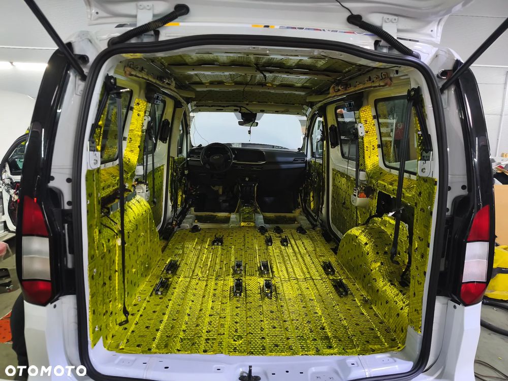 Ford Tourneo Connect Grand - 31