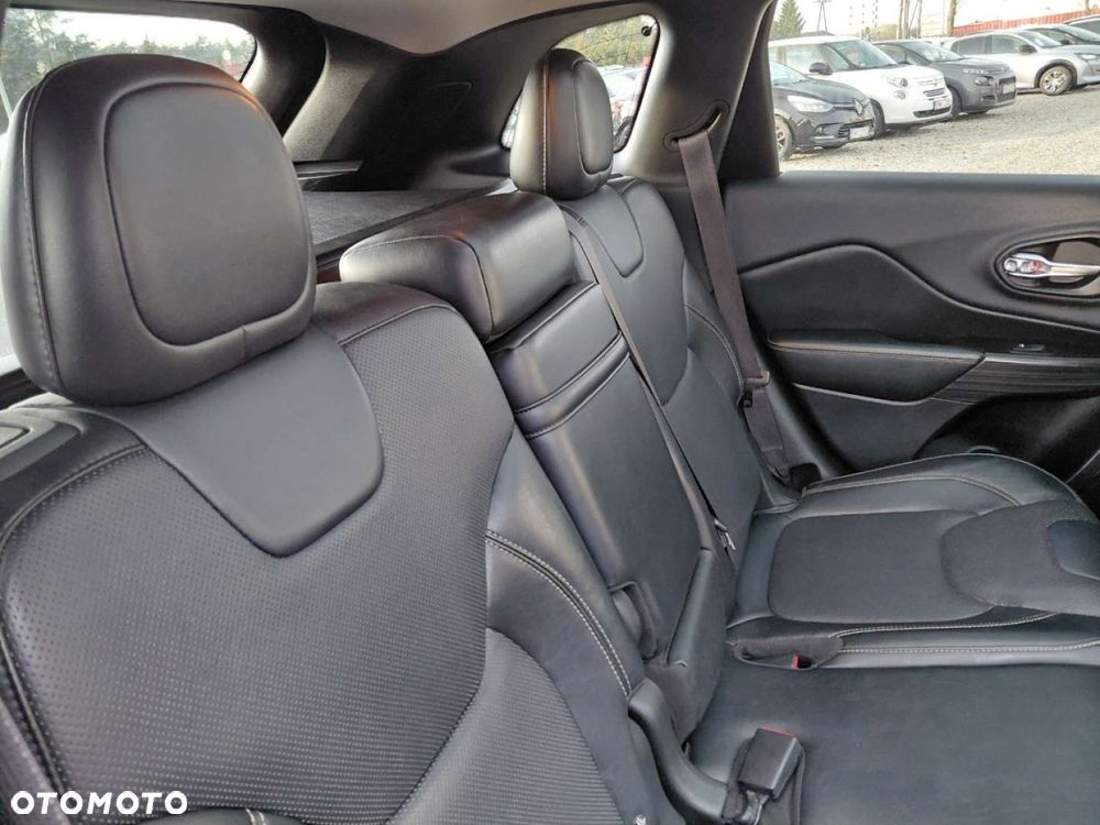 Jeep Cherokee - 20