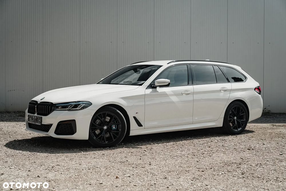 BMW Seria 5 520d xDrive Touring M Sport Edition - 11