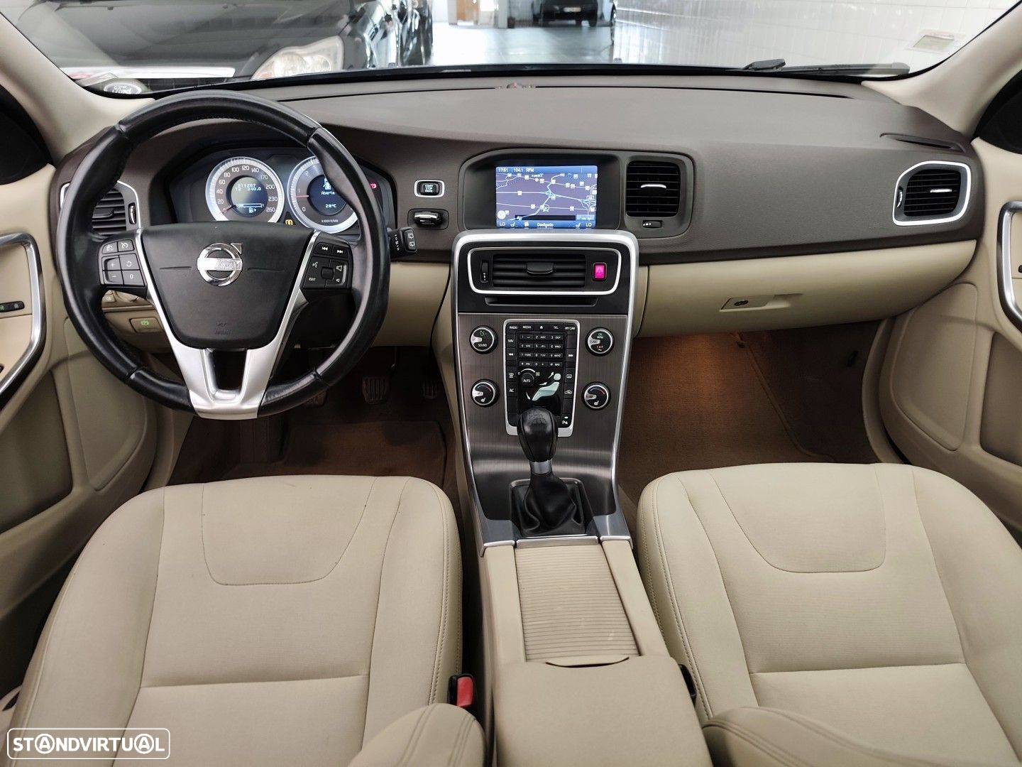 Volvo V60 2.0 D4 Momentum - 14