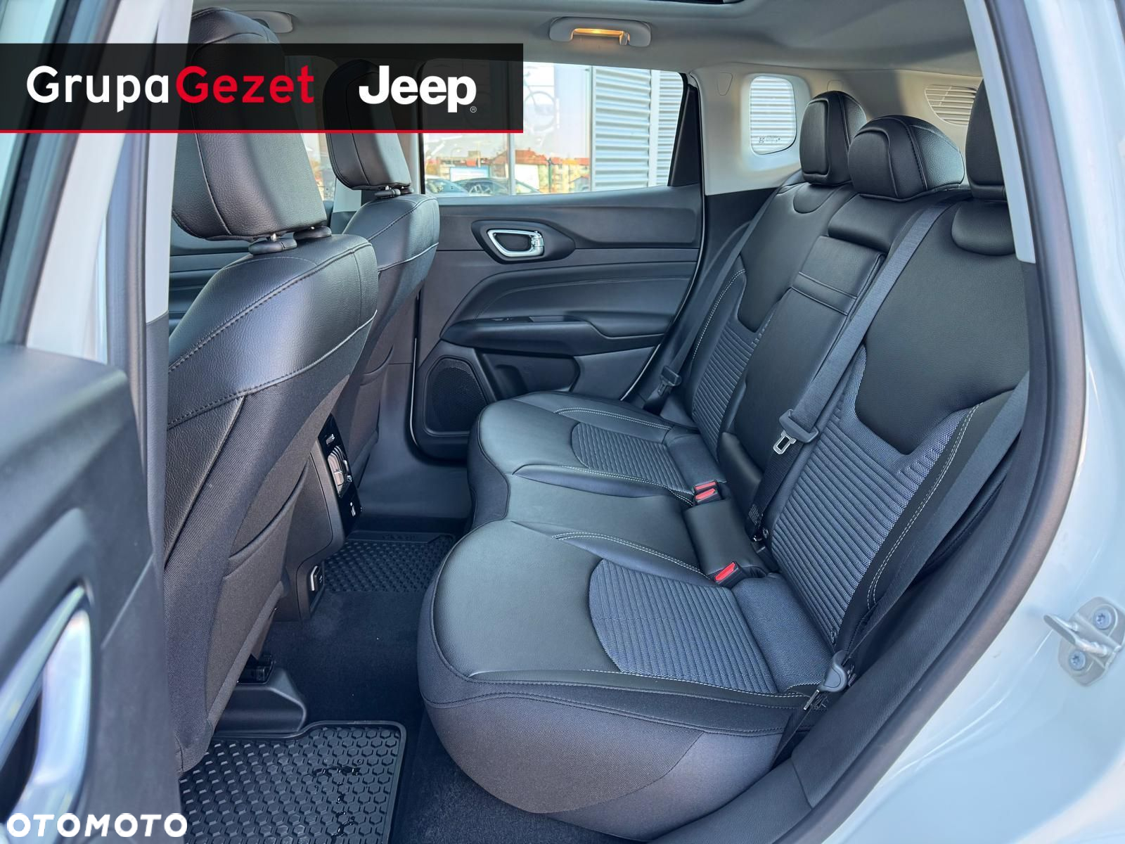 Jeep Compass - 12