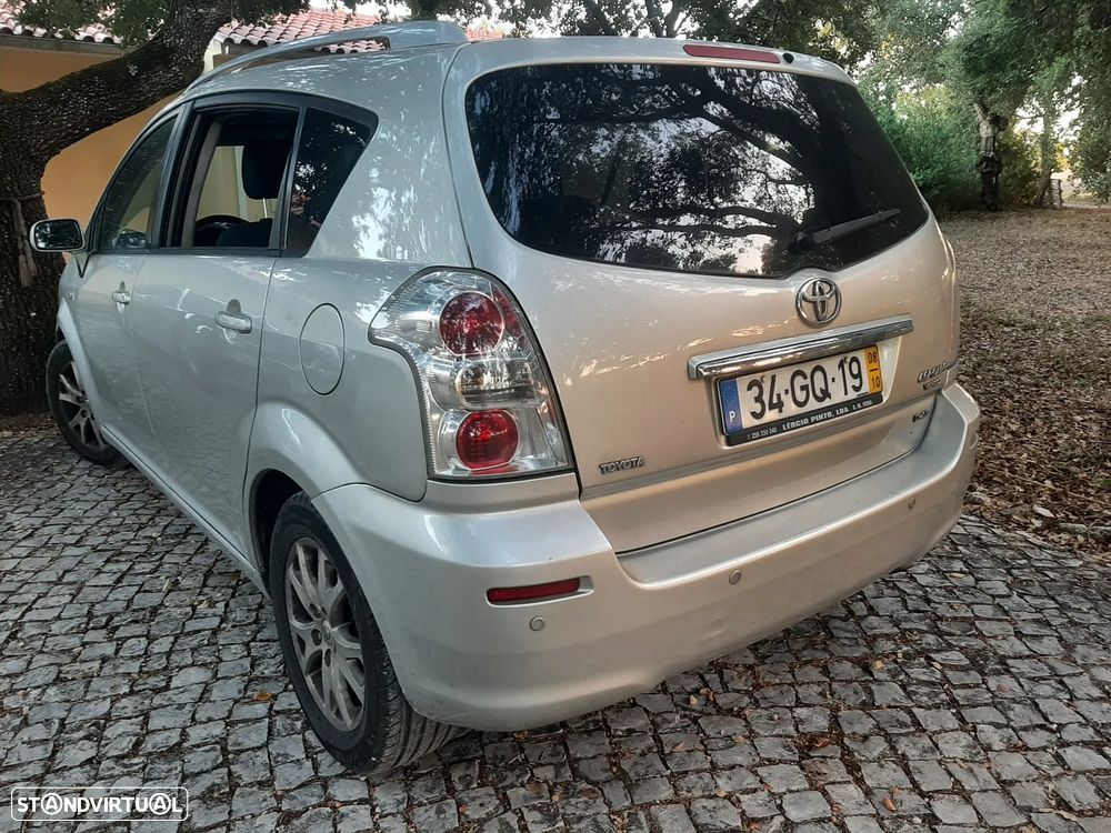 Toyota Corolla Verso 2.2 D-4D Sol - 4