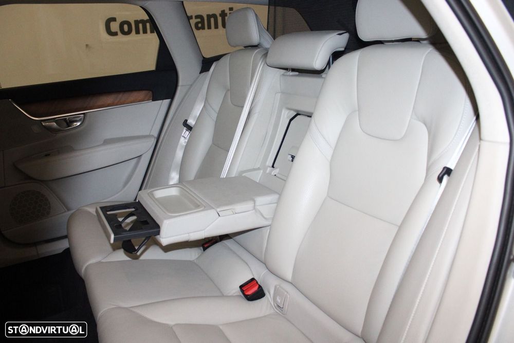 Volvo V90 2.0 B4 Momentum Plus Geartronic - 33