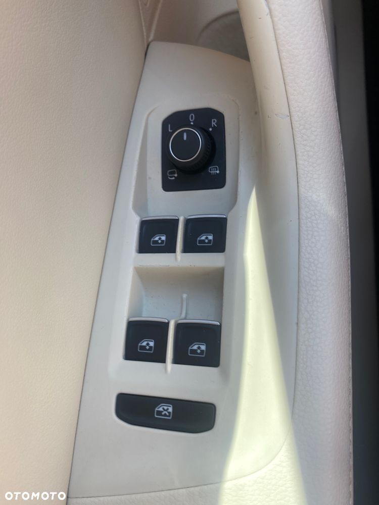 Volkswagen Passat 2.0 TDI (BlueMotion Technology) DSG Highline - 29