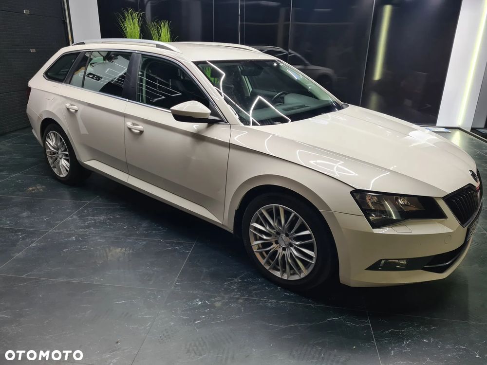 Skoda Superb 2.0 TDI DSG Sportline - 10