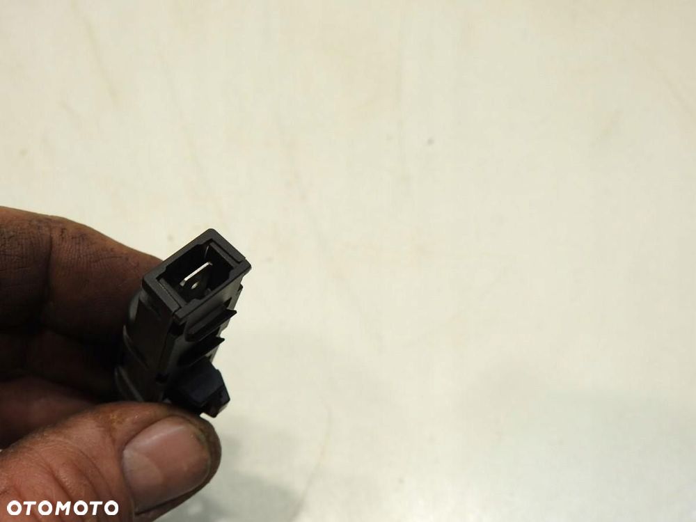 WZMACNIACZ ANTENY VW GOLF VI 5N0035570 - 5