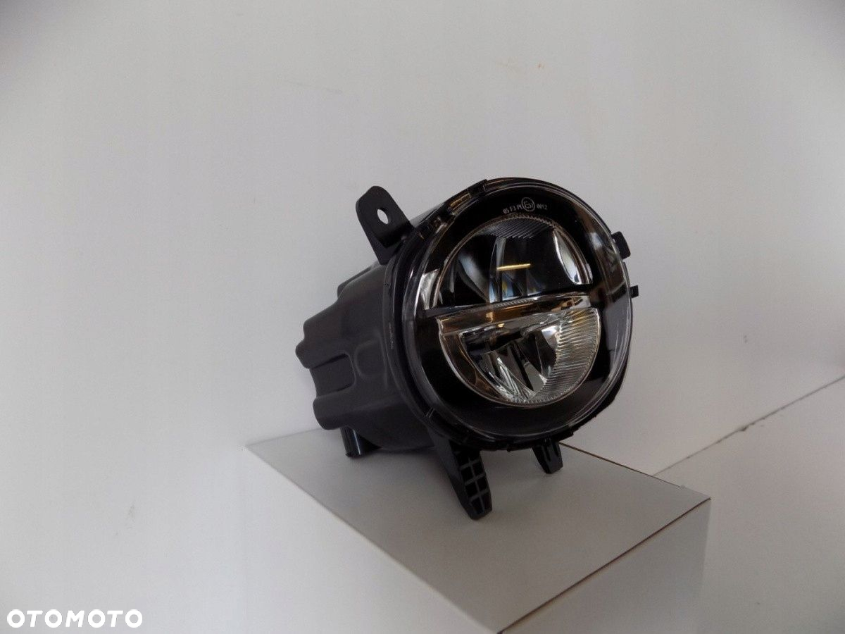 BMW 1, 2, 3, 4 F20 F30 Halogen LED Prawy 4388 - 4