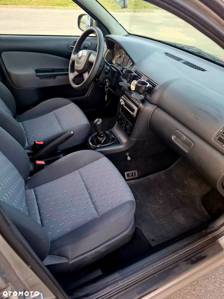 Skoda Octavia 1.6 Tour - 23