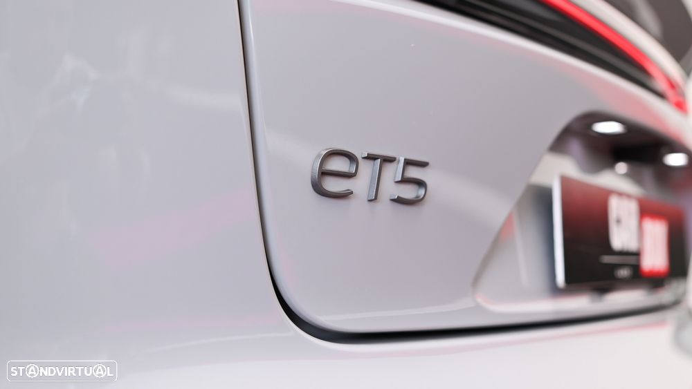 NIO ET5 - 30