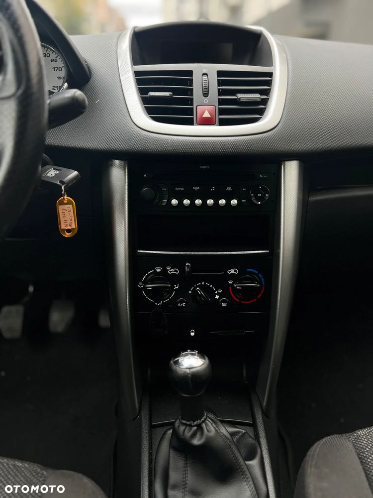 Peugeot 207 - 23